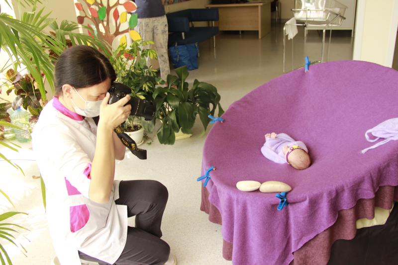 Процесс фотосъемки новорожденного